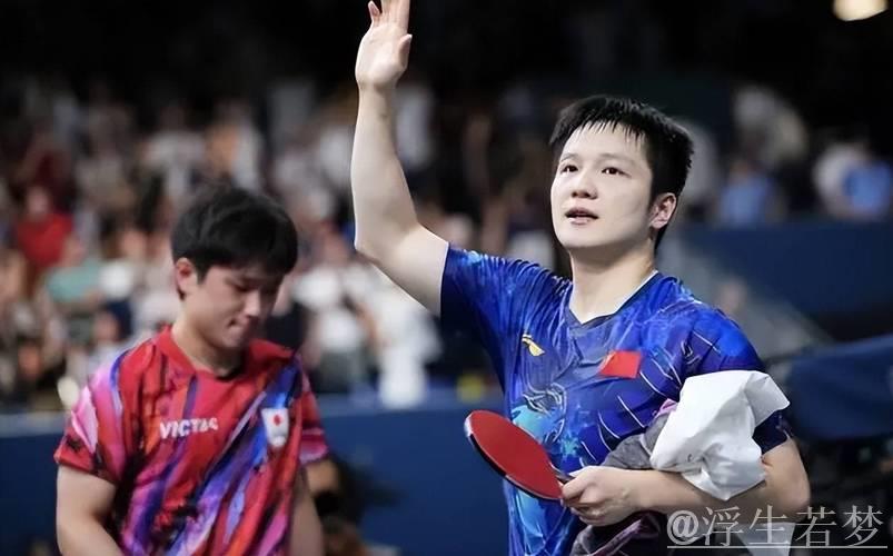 张本智和露出久违笑容！赛后说中文引起球迷欢呼，再次提到樊振东